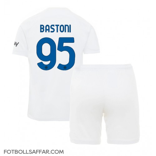 Inter Milan Alessandro Bastoni #95 Bortadräkt Barn 2023-24 Kortärmad (+ Korta byxor)